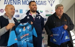 Nouveaux Maillots et Shorts Présentés par M Chataigneau Hyper Intermarché Moissac et Fabrice Bély 