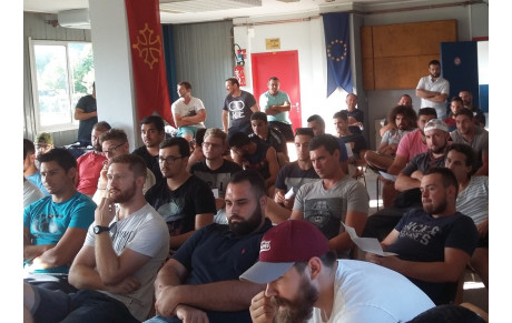 RÉUNION DU STAFF ET JOUEURS